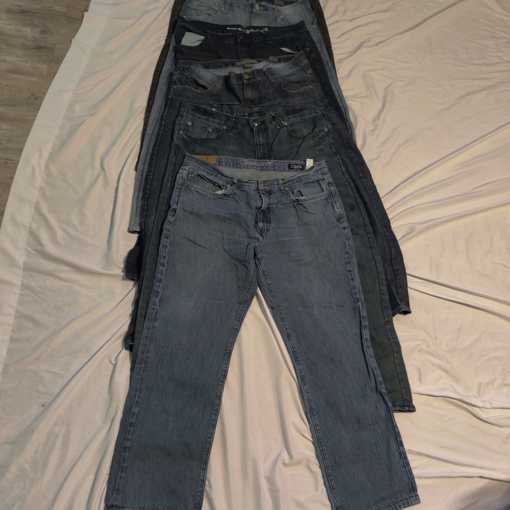 Lot of 5 pairs of blue jeans